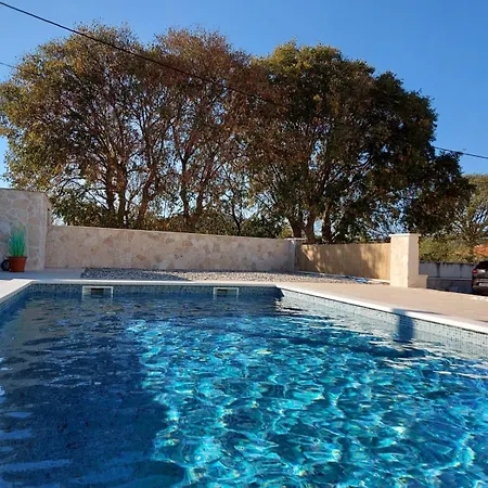 House Bella Luna Apartment Gustirna