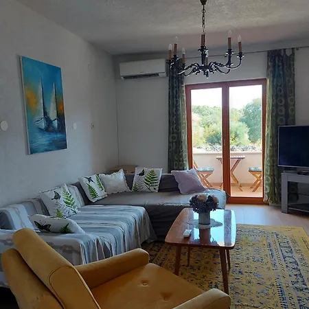 Apartment House Bella Luna Gustirna