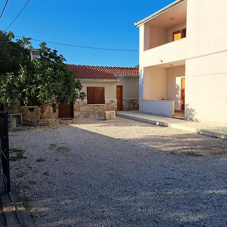 House Bella Luna Apartment Gustirna