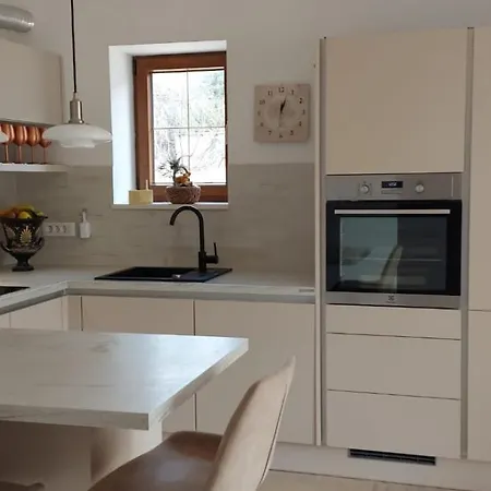 House Bella Luna Apartment Gustirna